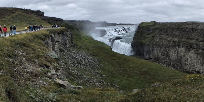 لبخند نشانه دوستی است